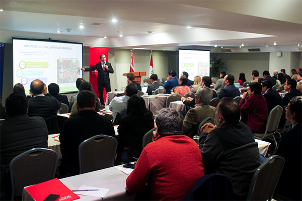 Rubén Vargas de Knight Piésold Perú da una Conferencia Magistral sobre Gestión de Relaves en el Evento de la Embajada Británica en Lima